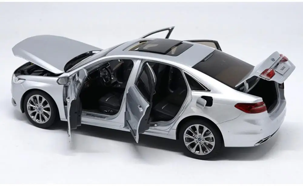 1/18 весы Ford Телец 2015 Серебряный литья под давлением модели автомобиля игрушки