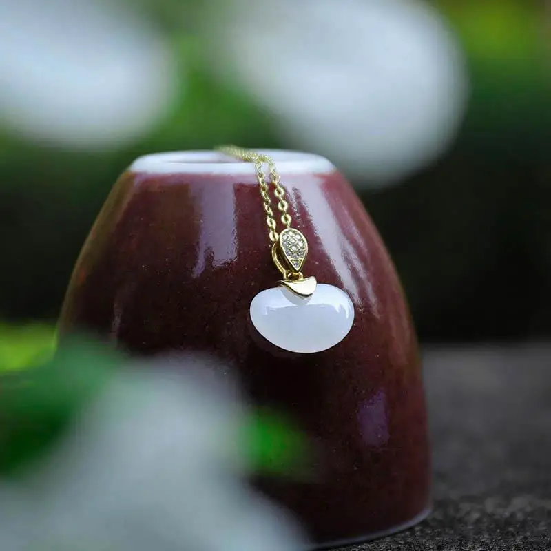 

Natural Hetian Jade White Jade White Jade S925 Pendant Jade Necklace Simple Temperament Gilding Craft Clavicle Chain