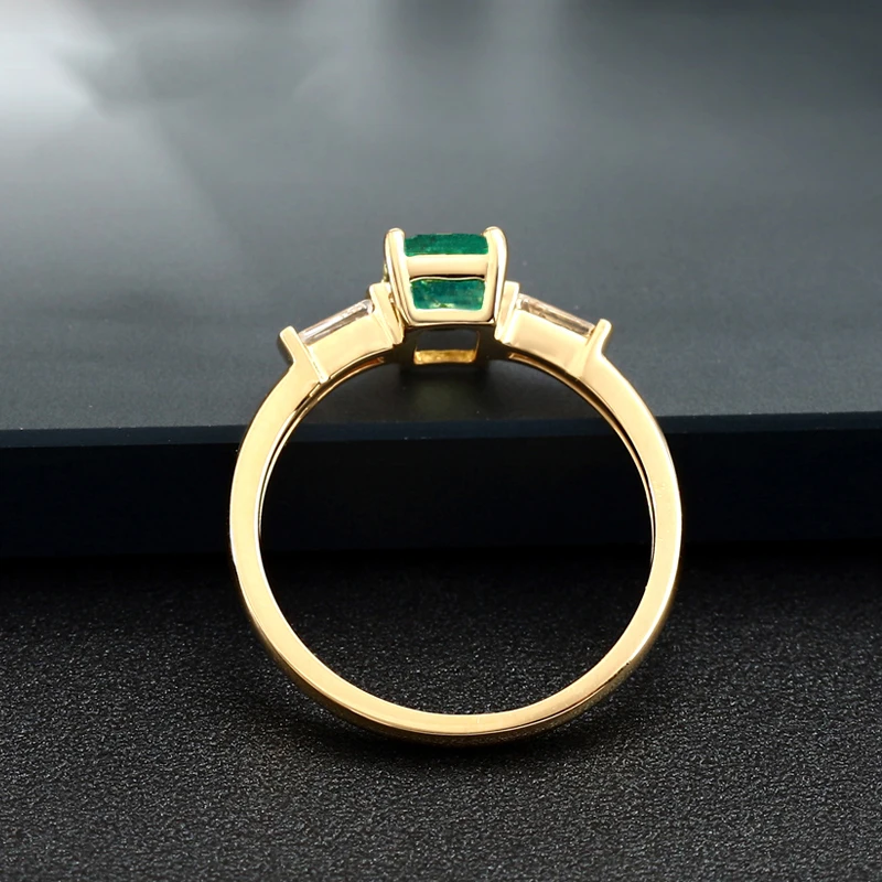 Женское кольцо в форме сердца из 18-каратного золота с натуральным изумрудом |