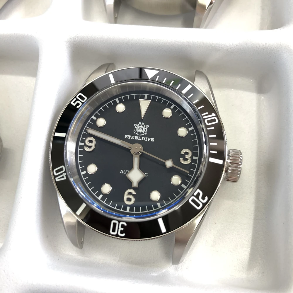 

STEELDIVE SD1958 Automatic Watch Sapphire 200m Diver Watch Mens BGW9 Super Luminous Little Red Flower NH35 Mechanical Watches