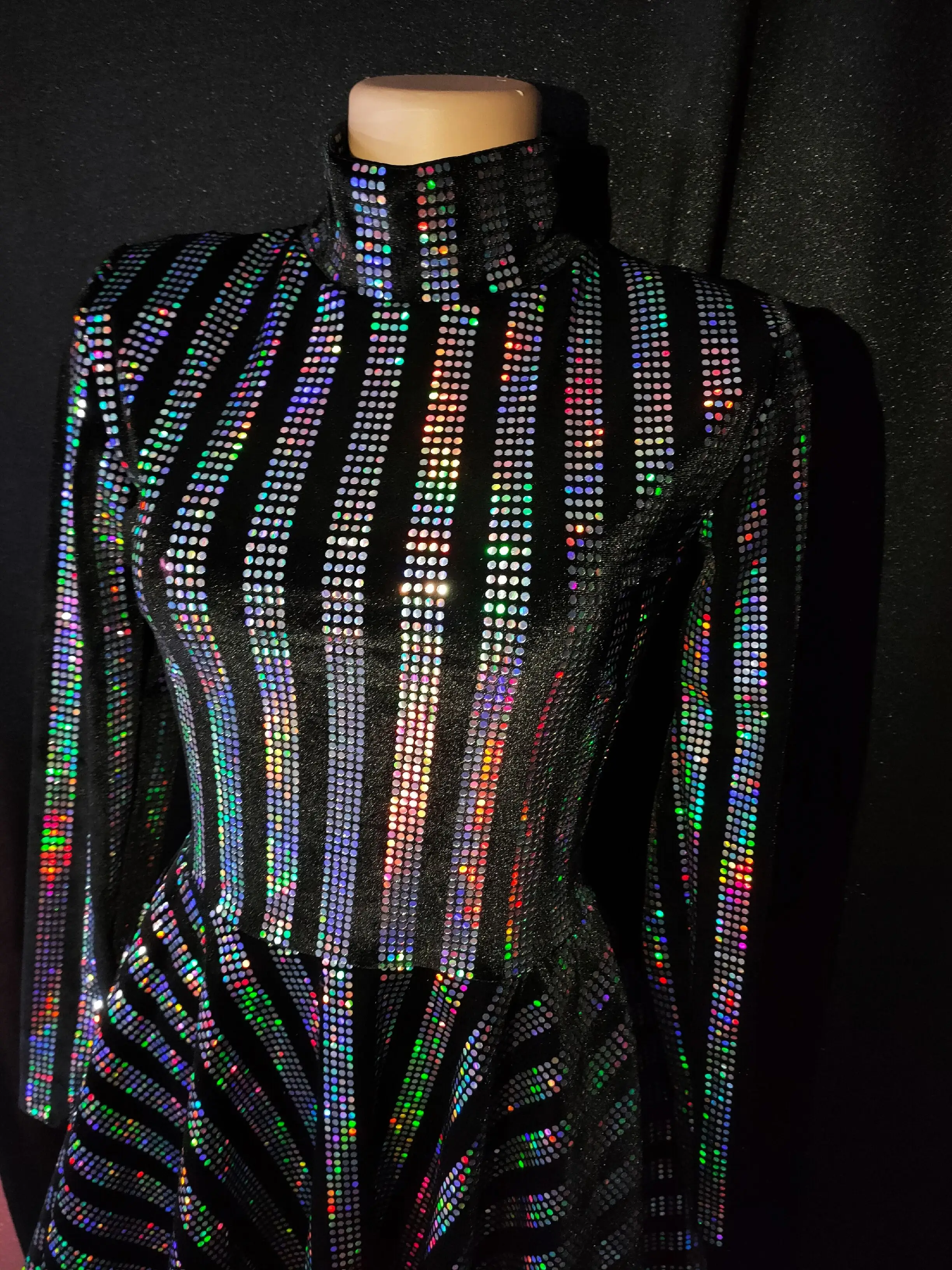 Мини-платье с цветными блестками для празднования дня рождения и выпускного