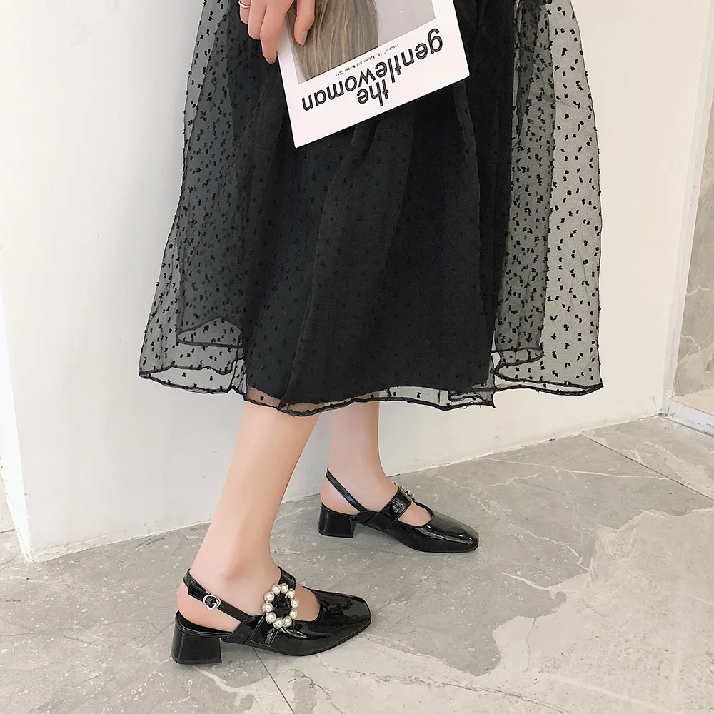 Женские сандалии с закрытым квадратным носком на толстом высоком каблуке | Обувь