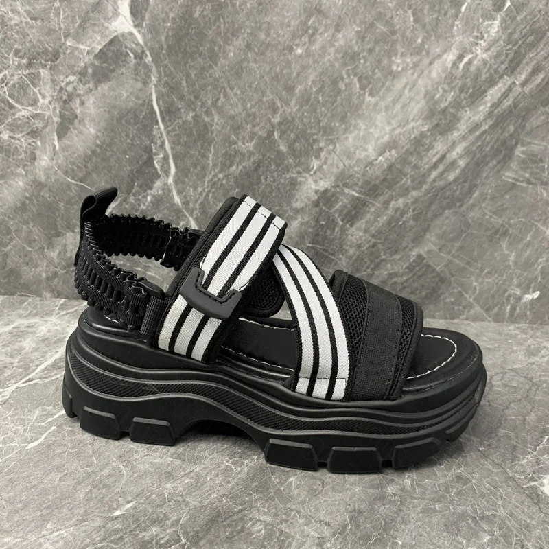 

2022 New Spring Summer Woman Slippers Chunky Casual Sport Platform Slides Fashion Flats Women Shoes Designer Sandals Runinng