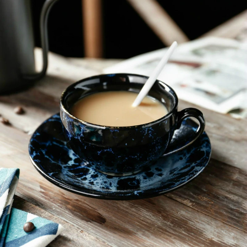 

Классические роскошные фарфоровые чашки и блюдца, керамические простые чайные наборы, современные дизайнерские кофейные чашки, чашки для к...