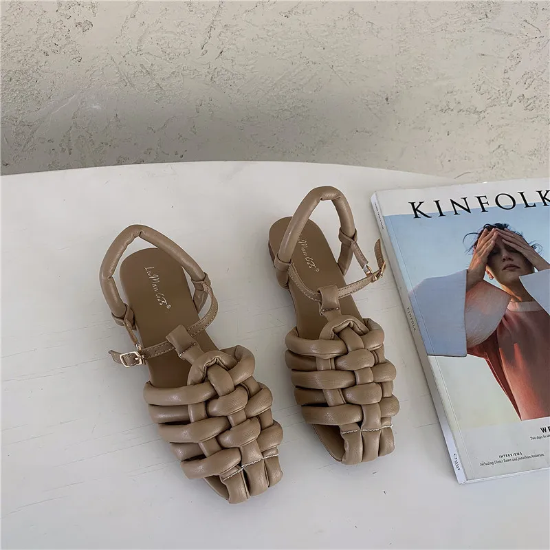 

2021 Sandals Beach Shoes Suit Female Beige Summer Heels New Comfort Retro Black Flat Low Closed Girls Fashion PU Buckle Strap Sc