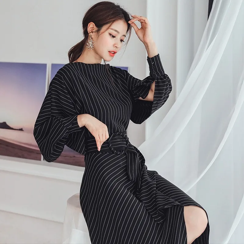 Платье в полоску с круглым вырезом и рукавами-фонариками | Женская одежда