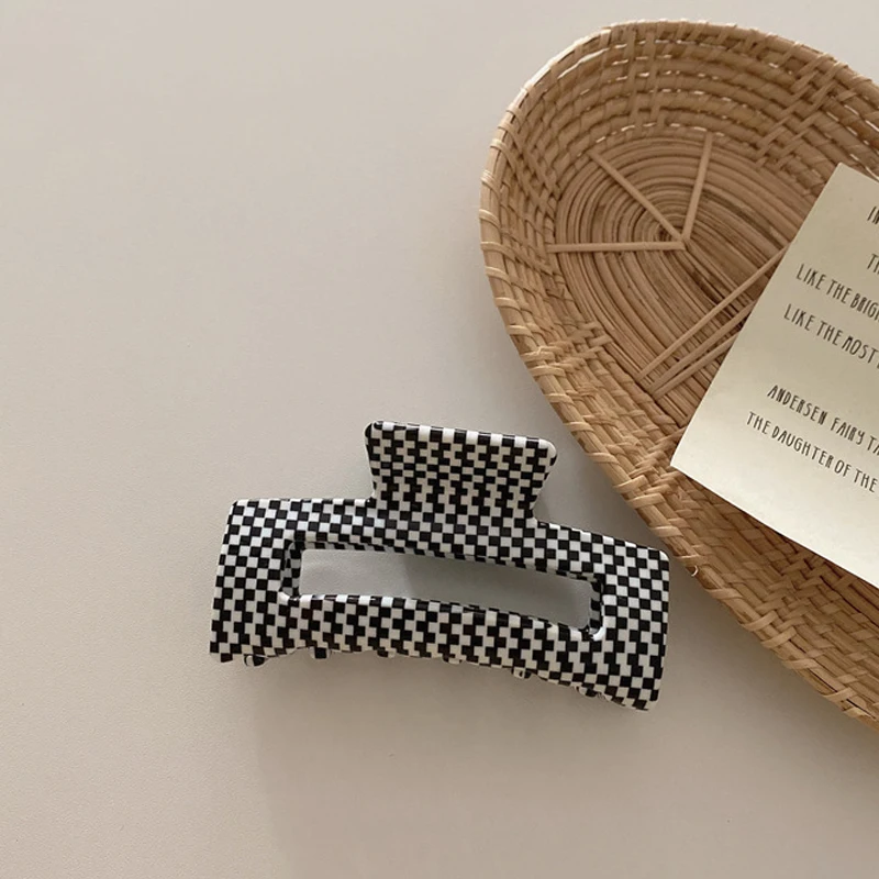 

Korean Fashion Acrylic Women Hair Claws Acetate Plaid Hair Clips Clamps Retro Make up Hairdress Hair Styling Tool Wholesale