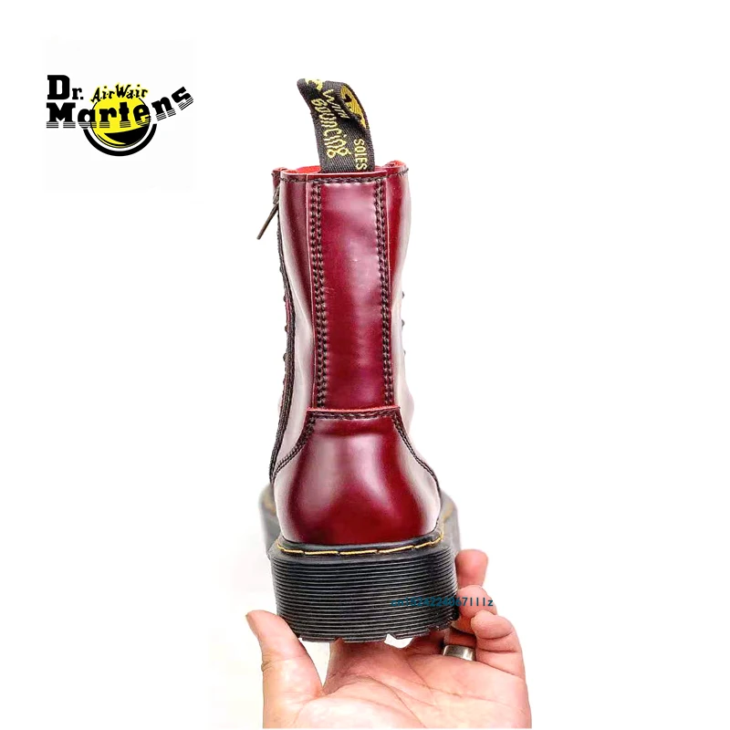 Женские ботинки Dr.Martens с молнией сбоку до середины икры на толстом каблуке