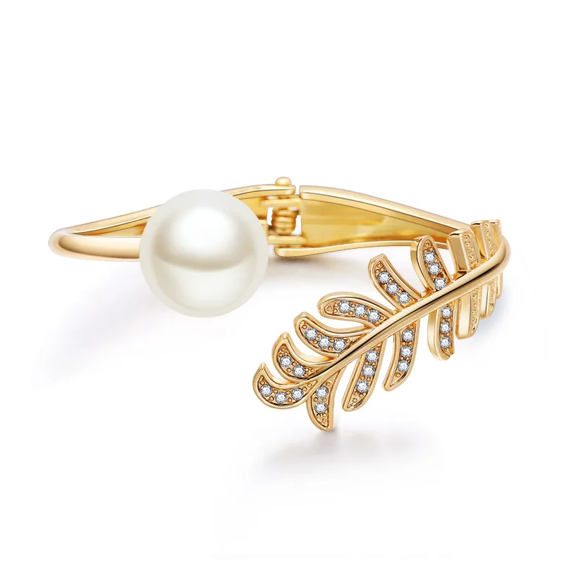 

Anke Store 2020 Ladies Original Fashion Jewelry Elegant Gold Plated Bracelet Leaf Pearl Asymmetrical Bangles for Women Wholesale
