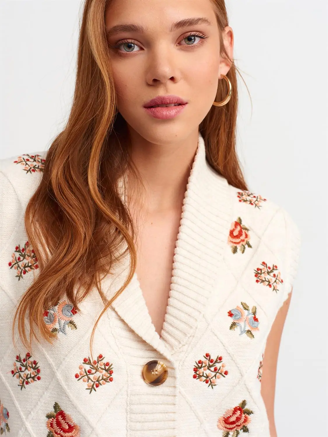 

Women Spring-summer V Neck Embroidery Embroidered Vest-Ecru