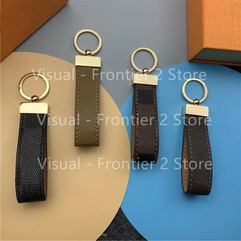 

New High-Quality Luxury Brown Old Flower Four-Leaf Clover Leather Keychain Simple Car Keychain Cecoration Accessories With Box