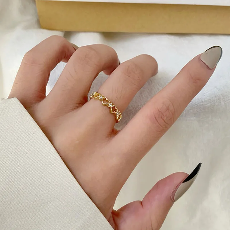 

Korean Fashion Hollow Heart Ring For Women Sweet Simplicity Geometric Index Finger Ring Christmas Jewelry For Friends Hot Sale