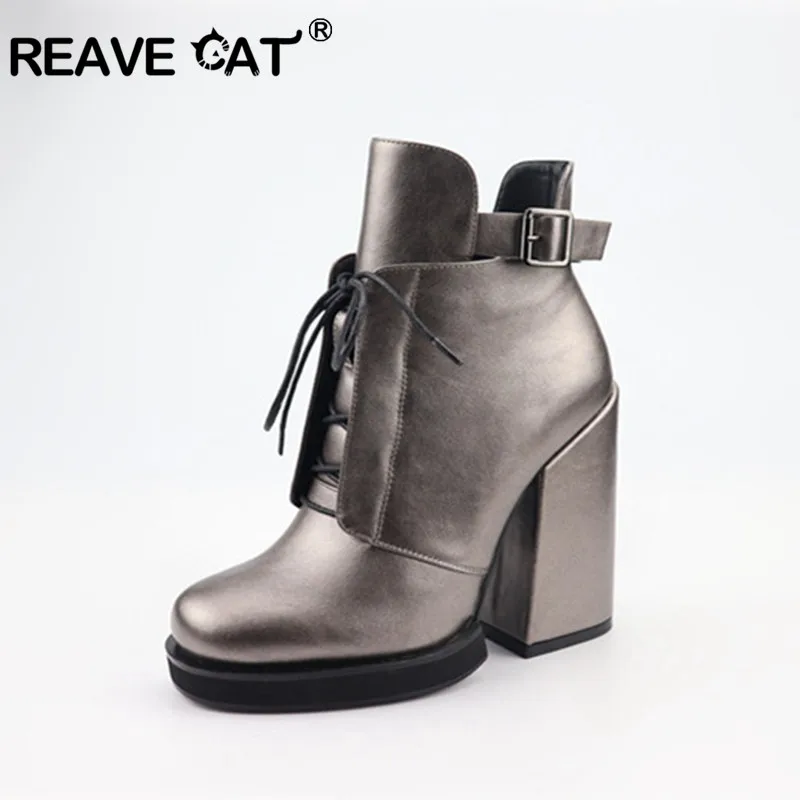 

Женские ботильоны на платформе REAVE CAT, привлекательные ботильоны на высоком толстом каблуке 12 см, сапоги с острым носком и шнуровкой на масси...