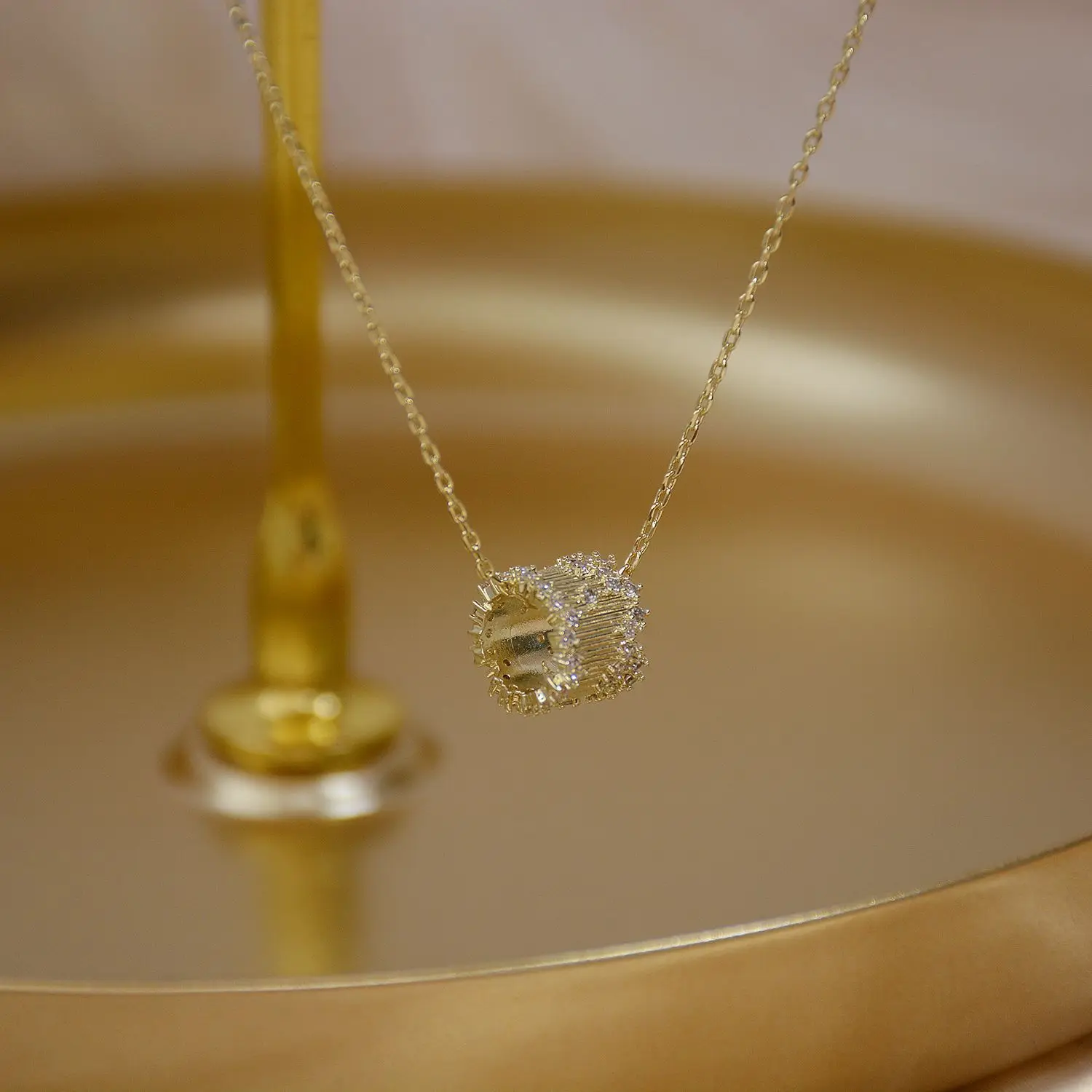 

Ins Hot Sale Shining Bling AAA Zircon Geometric Necklaces for Women Clavicle Chain Charm Wedding Pendant 14K Real Gold Jewelry