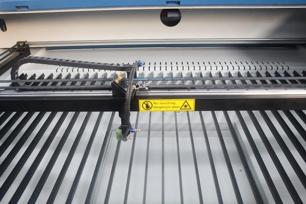 Можно настраивать 3 оси 1610 Лазерная резка с вертикальным столом | Инструменты