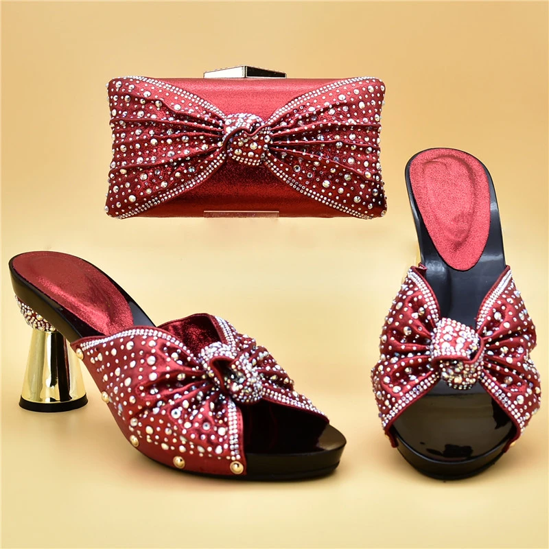 Новейшая Итальянская обувь с подходящими сумочками украшенная Африканской