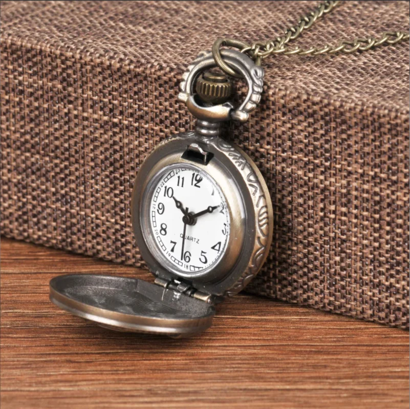 Antique Pocket Watch Soviet Sickle Hammer Style Quartz Pocket Watch Necklace Bronze Pendant Clock CCCP Russia Emblem Communism