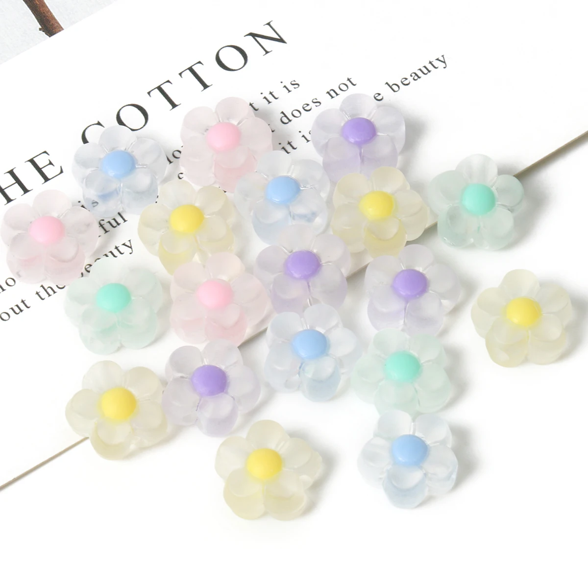 Бусины акриловые прозрачные в форме цветка, 13 х6 мм, 50/100 шт./лот Бусины акриловые прозрачные в форме цветка, 13 х6 мм, 50/100 шт./лот