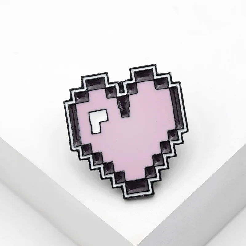 

5Pcs/Lot Gameover Radio Brooches Alloy Pins Basic Game Console Heart Label Badges For Children Jewelry Christmas New Year Gifts