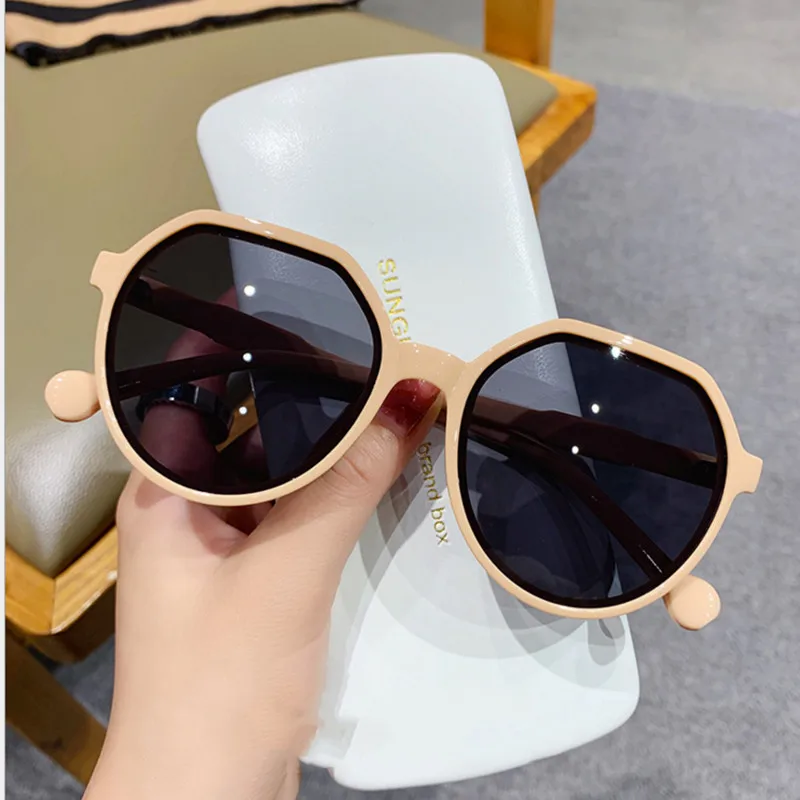 Женские солнцезащитные очки в маленькой оправе стиле ретро с защитой UV400 |