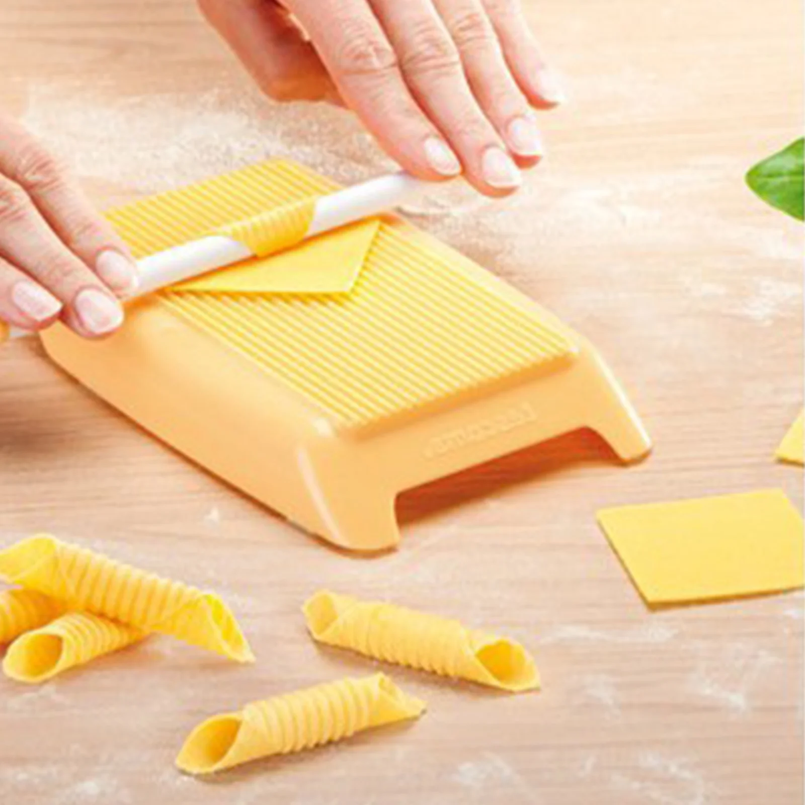 

3PCS Macaroni Pasta Maker Set Pasta Macaroni Board Spaghetti Rolling Pin Molds Baby Food Supplement Moulds Manual Kitchen Tool