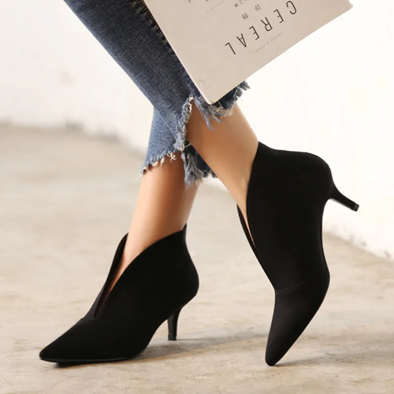 

2020 new autumn winter women boots Sexy stiletto pointed high heel ankle boots Black small size heels women shoes short boots