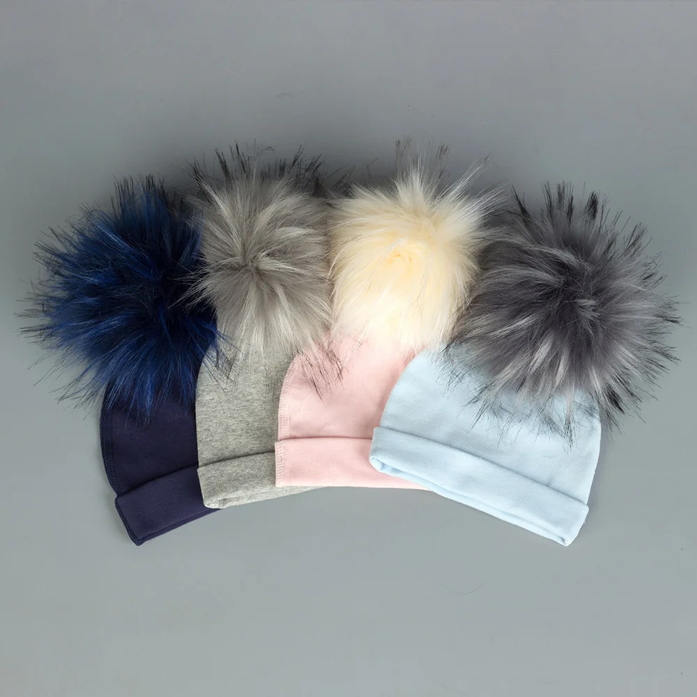 Geebro Шапка-бини с помпоном из искусственного меха енота для новорожденного