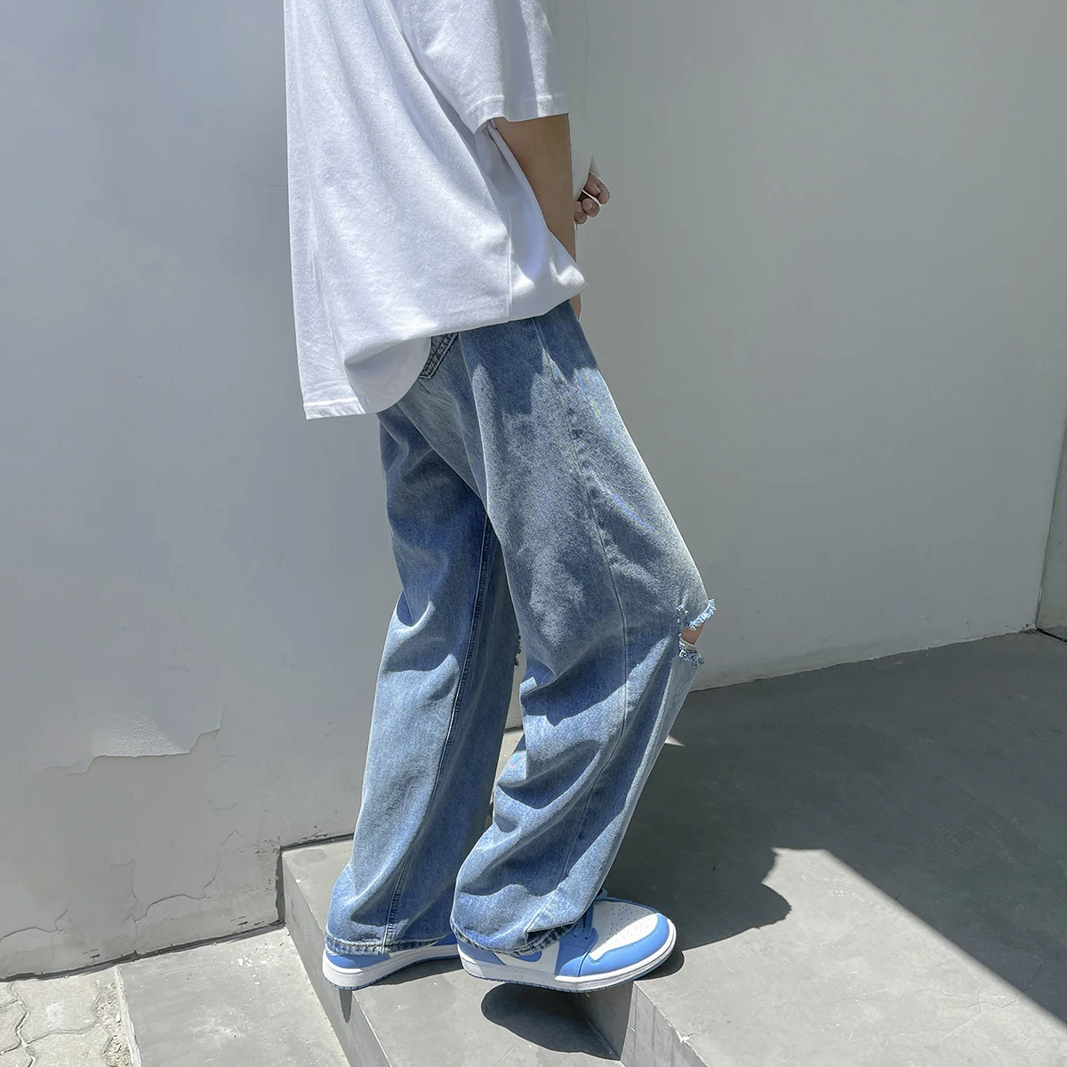 

2021 Fashionable Korean Hip Hop Beggar Ripped Jeans Kpop Couple Casual Denim Straight Pants Men Women Streetwear Hole Trousers