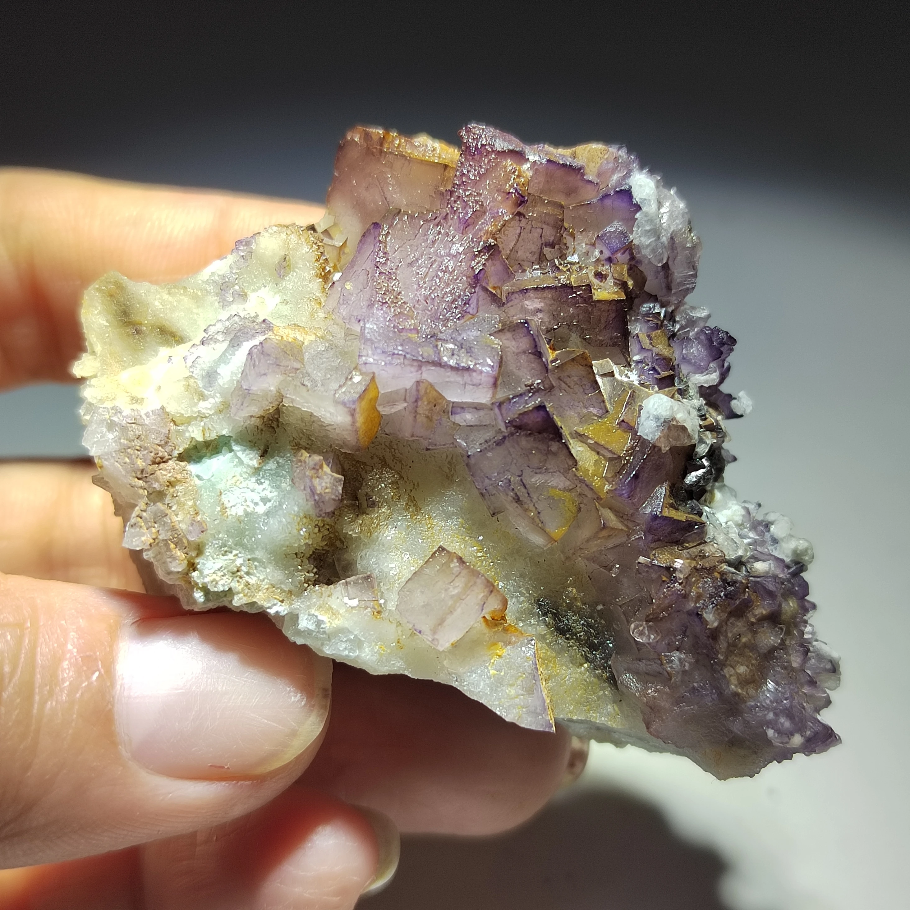 

53.9gNatural purple fluorite and quartz mineral healing energy aura original stone home decoration accessories
