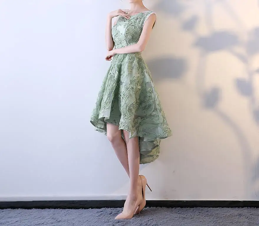 Светло-зеленое короткое спереди длинное сзади вечернее платье Элегантное