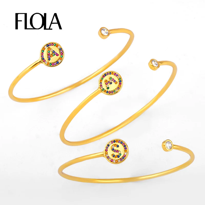 Женский браслет с золотыми буквами FLOLA разноцветный кубическим цирконием