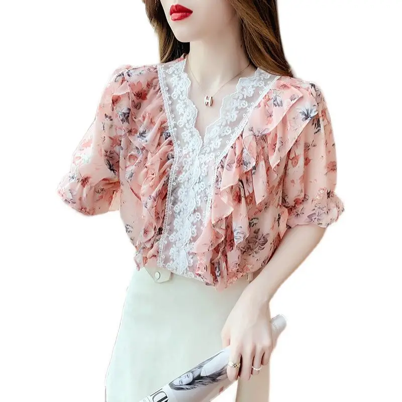 

Women 2021 Korean Chic Lace Patchwork V-Neck Loose Shirts Female Fashion Floral Print Ruffles Short Sleeves Blouses Tops L536