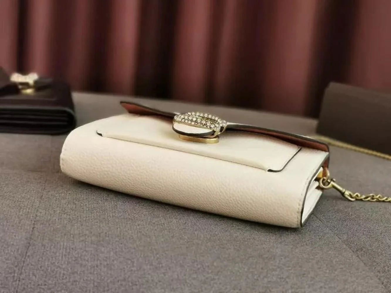 

2021 new ladies fashion one-shoulder small flap messenger bag handbag handbag messenger bag high quality luxury ladies handbag