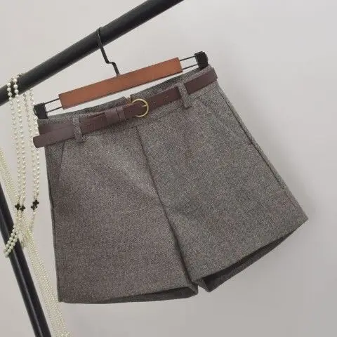 

Women 2020 Autumn Winter New Fashion Loose Woolen Shorts Female High Waist Wide Leg Shorts with Belt Ladies Boots Shorts D278