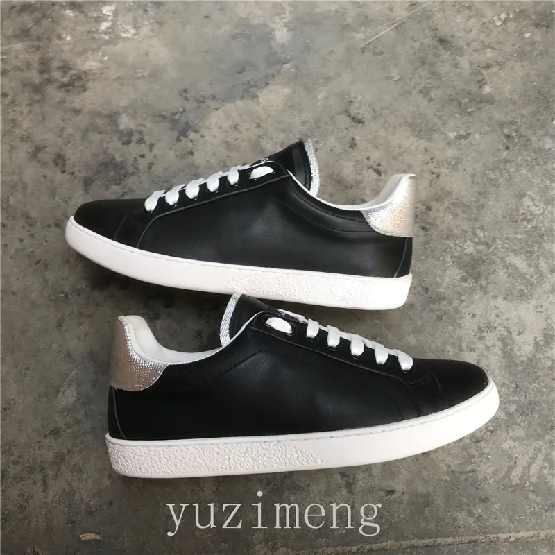 

The new personalized sneakers combine decorative fashion with luxurious fabrics. This piece is made of white leather and adopts