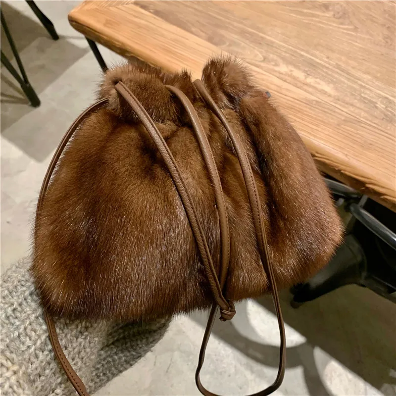 2021 Autumn And Winter New Whole Skin Mink Fur,Grass And Fur Women′s Bag,Leather Drawstring,One-Shoulder Messenger Bag