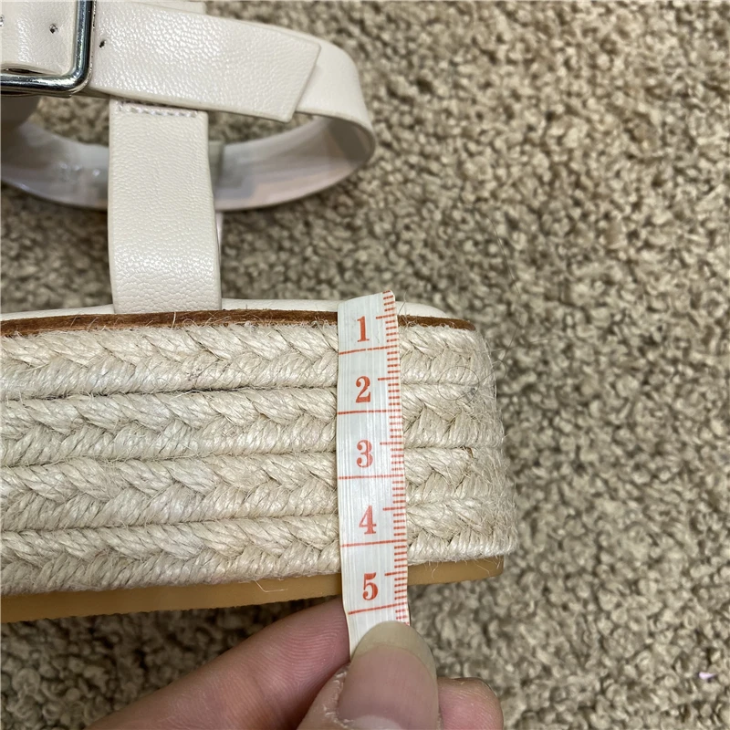 Женские босоножки на платформе DEAT черные из искусственной кожи с круглым носком