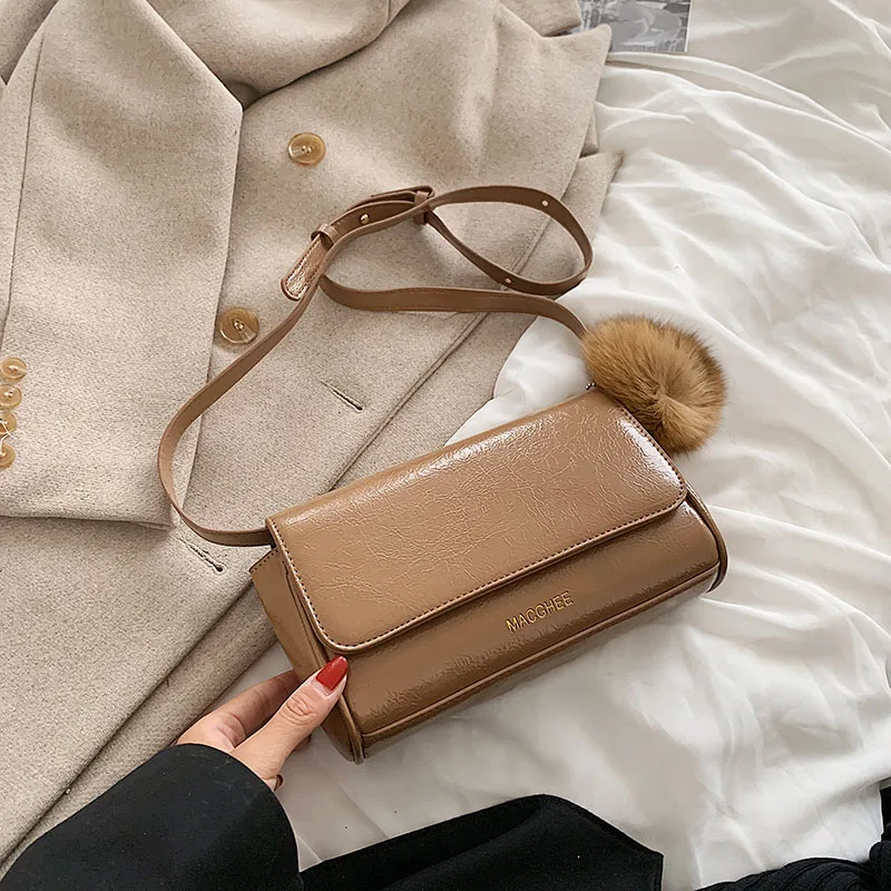 

Женская сумка-мессенджер из ПУ кожи, с меховым помпоном