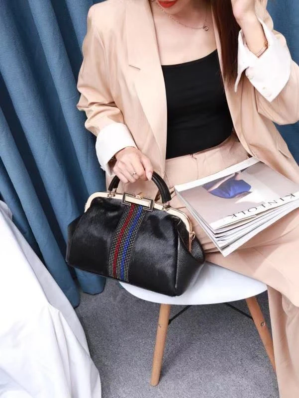 Женская кожаная сумка мессенджер [Telastar] тоут с бахромой и стразами в