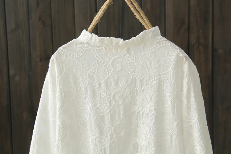 Платье женское хлопковое средней длины с цветочной вышивкой и длинным рукавом |