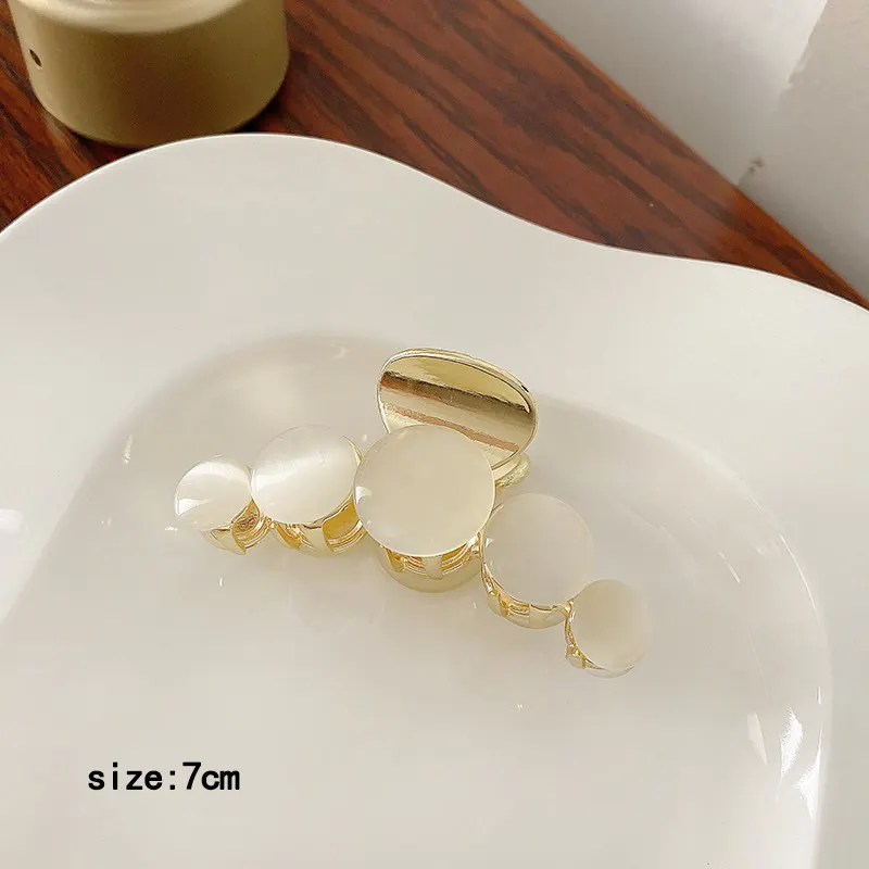 

South Korea's Dongdaemun new pearl hairpin back head grabbing clip hairpin female temperament clip headdress shark clip summer