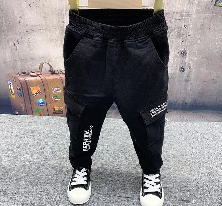 Пальто осенне-зимнее теплое вязаный свитер и утепленные джинсы для маленьких