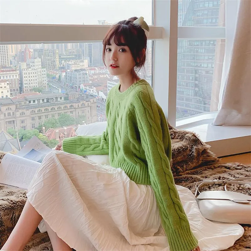 Короткий женский свитер на бретельках свободного кроя осенне-зимний с длинным