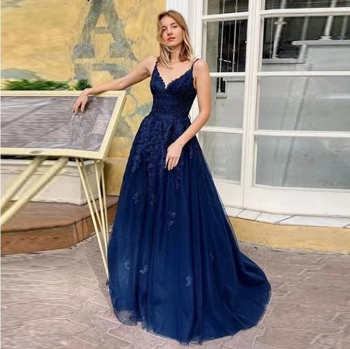 

Navy Blue Prom Dresses Lace-up Criss-Cross Backless Sweep Train Appliques Top Spaghetti Straps 2020 Evening Dresses