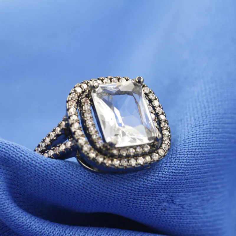 

Color Retention New Fashion Rings For Women/Men Vintage Black Noble and elegant Gold Filled Zircon Ring Wedding Jewelry JZ036