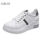 Кроссовки на танкетке женские, высокие, кожаные, на платформе, Мокасины, Спортивная повседневная обувь, большой размер 42, белые