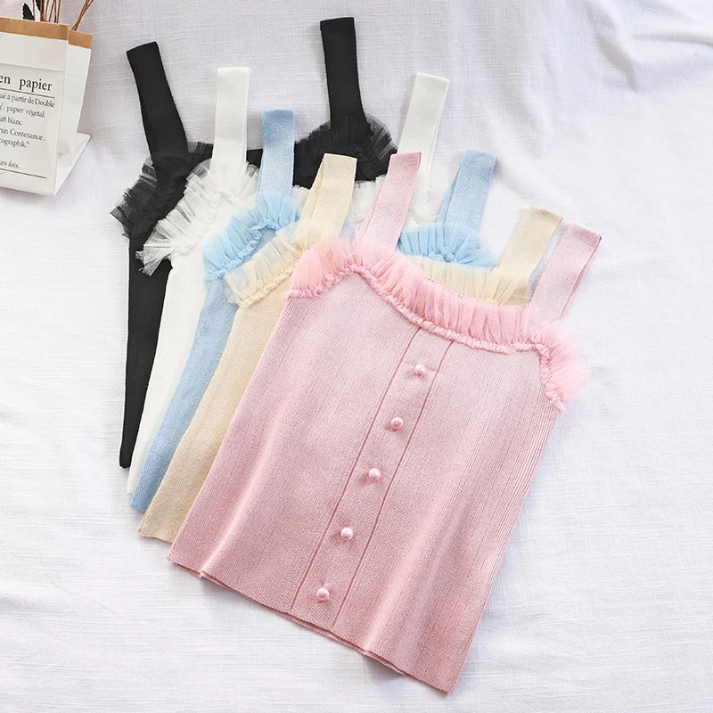 Женский трикотажный топ HELIAR однотонный укороченный на пуговицах с оборками и