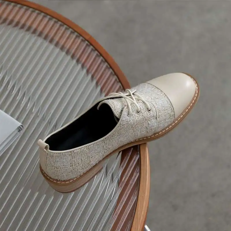 

Lanxuryee 2021 cow leather patchwork round toe med heel three colors British style young lady streetwear fashion women pumps L61