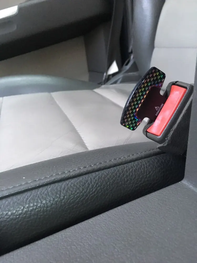 

Универсальный автомобильный зажим из углеродного волокна