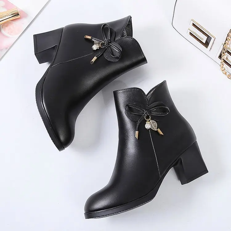 Женские ботильоны из ПУ кожи с круглым носком на среднем каблуке бантом-бабочкой
